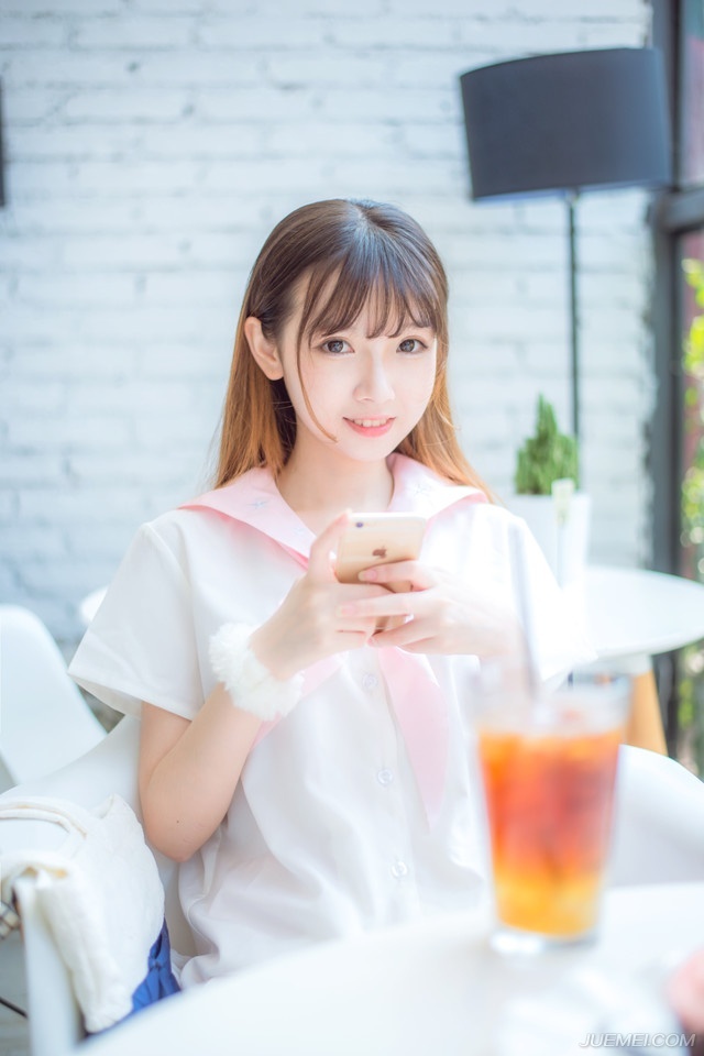 “笑话，公归公，私归私，怎能混为一谈？”刘璝面色难看的道。